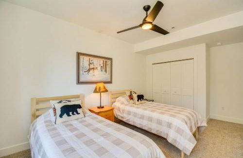 2 Mi to Lake Stunning Twin Lakes Home with Deck - Foto 28