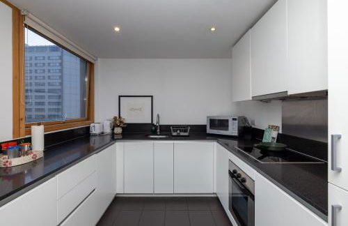 Cosy, modern high rise with views! 2 bedroom - Foto 11