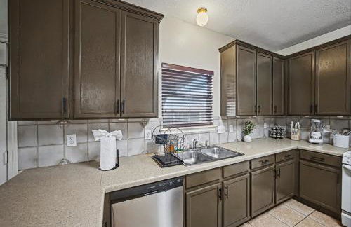 Baytown Htown Escape Air Hockey Yard BBQ Games - Foto 9