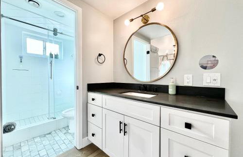 #Marbella Lane - Cozy Modern Home with Relaxing Design & Pool - Foto 48