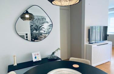 Athens Riviera 2-Bed Apt & Pool Access #Unoblu® - Photo 4