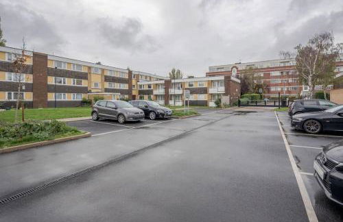 Lovely 2-Bedroom Condo With Balcony and Park View - Foto 34