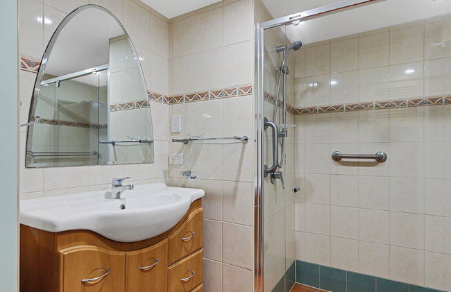 Elouera Tower Beachfront Apartments - Photo 63