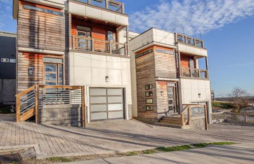 Jack Daniels House with Rooftop Golf, City views! 8min to Whiskey Row! Sleeps 10! - Foto 67