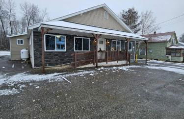 King Bed Outdoor Fireplace Seconds From Highway - Foto 24