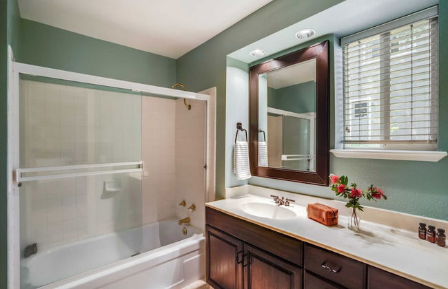 León by Avantstay Private Breathtaking Character Cottage w/ Pool & Hot Tub - Foto 27