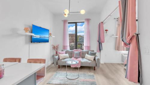 Pink Heaven Indoor Pool, FREE Parking, Near NYC - Foto 3