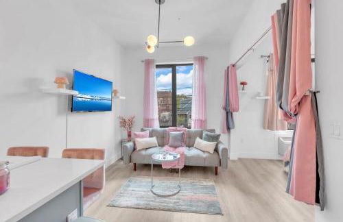 Pink Heaven Indoor Pool, FREE Parking, Near NYC - Foto 3