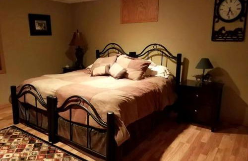 Spacious Vacation Rental for 22 Guests in a Rural Setting in Montezuma, Iowa - Foto 10