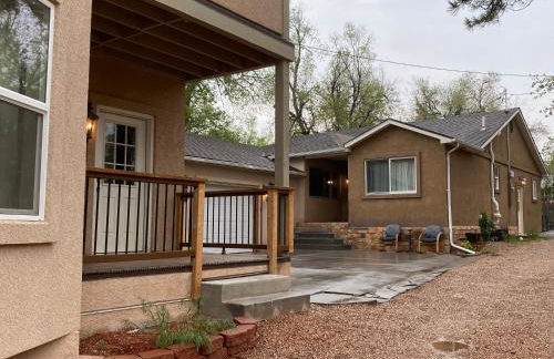 Huge Cozy Home with Many Bedrooms in Ivywild - Foto 20