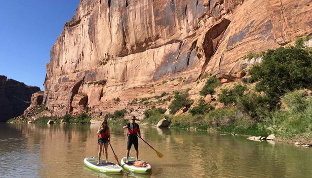Couple faisant du paddle à Moab