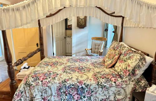 Berkshire Retreat Grand Home with Hot Tub and Large Yard, 5 mins from Jiminy Peak - Foto 45