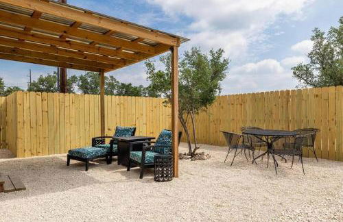 NEW! Ladybug @ Firefly Grove w/ Blanco River Access - Foto 7