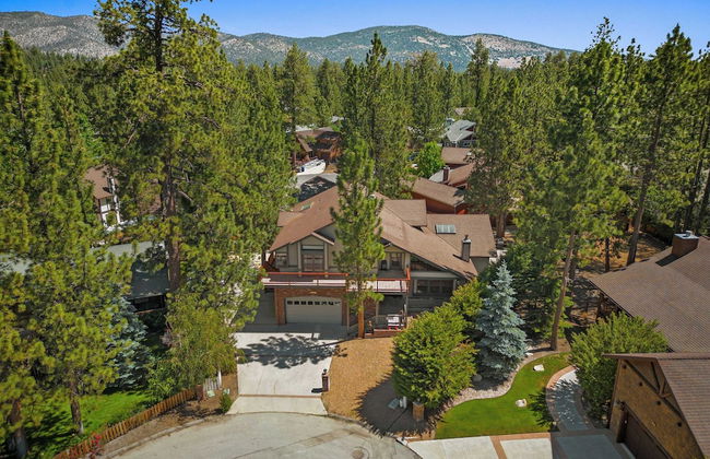 Alpenglow Chateau by Avantstay Ideal Big Bear Location w/ Pool Table & Hot Tub! - Foto 40