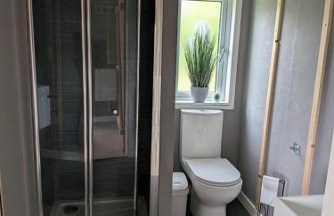 Tranquil Cabin Retreat- Sleeps 2 Parking - Foto 14