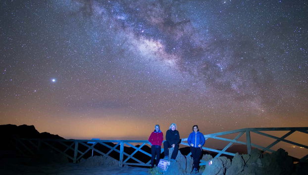 Con gli sguardi rivolti al cielo