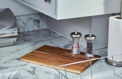 Sleek Gem of London -2 Bedroom Apartment with Parking - Foto 5