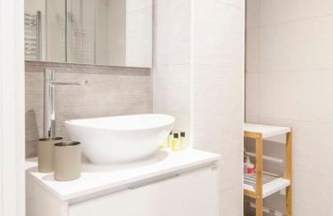 Bright Stylish 2BD 2BTH - CITY CENTRE - Photo 15