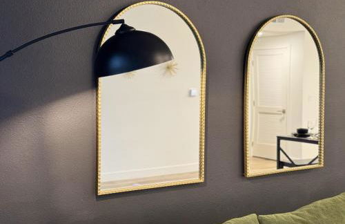 Luxe Deco Haven with Pool, Gym & Parking Close to Disneyland - Foto 59