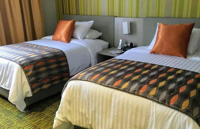 Hotel Plaza Suites - Photo 5