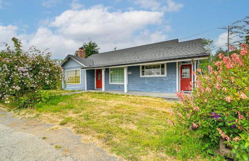 Walk to Beach Cozy Home with Deck in Smith River! - Foto 23