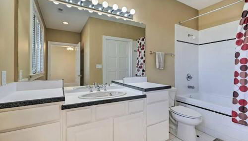 Manor on the 7th - Photo 4