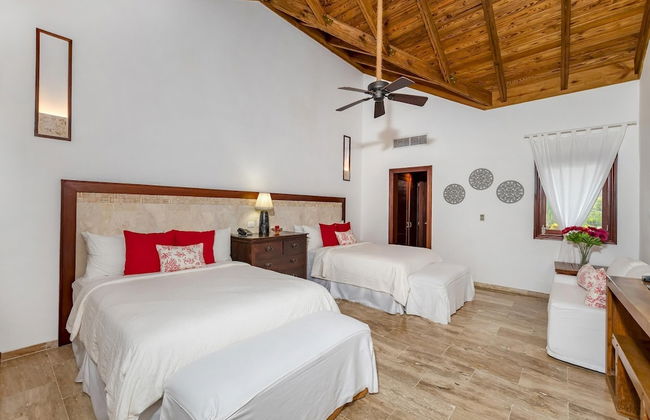 Casa de Campo Villa Luxurious Property up to 12 People With Pool Jacuzzi BBQ Golf - Photo 3