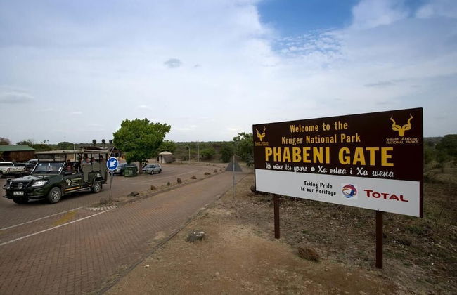 Log Cabin & Settlers Village - Photo 45