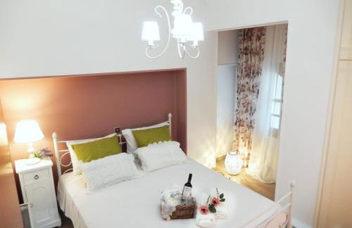 Portico Cozy Home - Photo 16