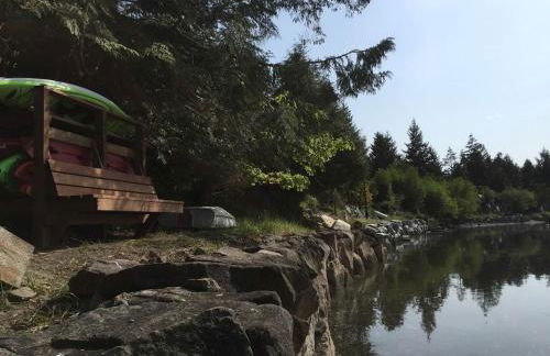 Incredible Sunset at Beachfront Glamping Cabin on Private, Herron Island with Fire Pit and Kayaking near Olympia, Washington - Foto 35