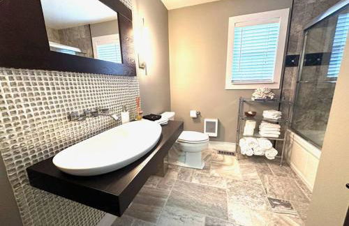 Cheerful 4 bedroom home w/ fireplace & game room - Foto 31