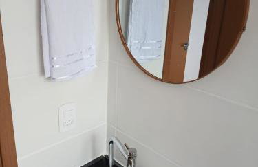 FLAT ACONCHEGANTE poucos min da praia - Foto 59