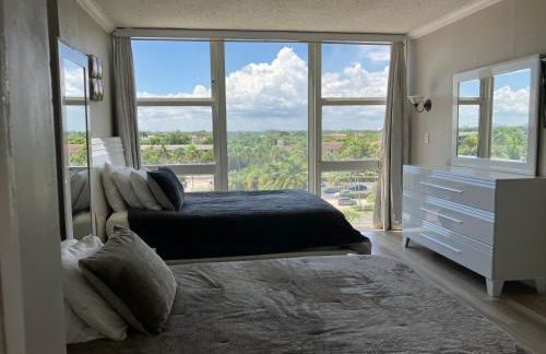 Oceanview on SAND located in Ocean Manor Resort Fort Lauderdale Beach 2 bed 2 bath spacious corner unit partial ocean view - Foto 40