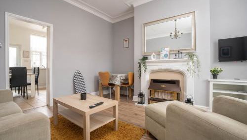 Three Bedroom House by Brookland Stays Serviced Accommodation Short Lets Manchester with Free WiFi - Foto 2