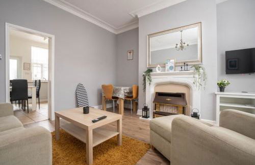Three Bedroom House by Brookland Stays Serviced Accommodation Short Lets Manchester with Free WiFi - Foto 2