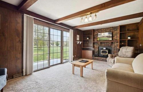 Near Shopping & Dining- The South Bend Bungalow - Foto 14