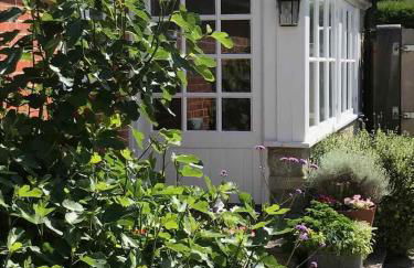 Norburton Hall Cottages - Photo 20