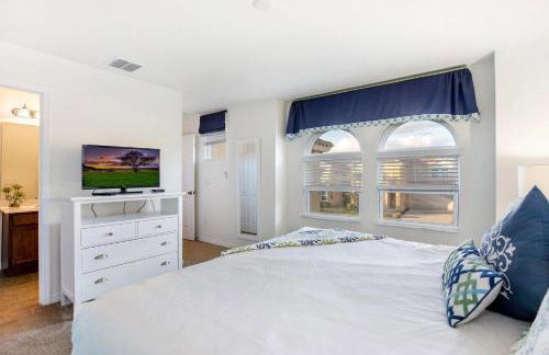 Spacious 6-Bedroom Getaway with Game Room, Private Spa & Sunny Pool Deck in Premier Resort Setting - Foto 49