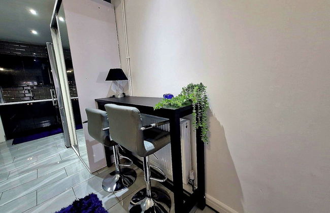 Seaside Escape - Sleeps 4 - Pets Ok - Free Parking - Photo 17