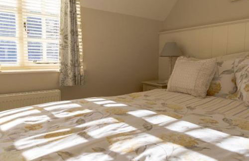 Jasmine Cottage - 2 Bedroom in Heart of Bourton! - Photo 64