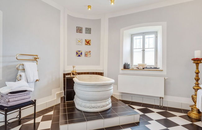 Lavish Castle in Riedenburg with Garden near Lake - Foto 24