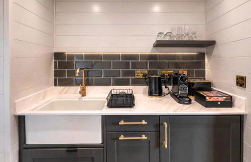 Staining Luxury Lodges - Photo 9