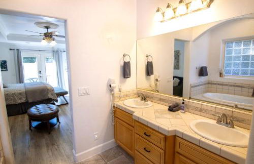 White Feather Suite Hot Tub Private Sleeps 2 - Foto 16