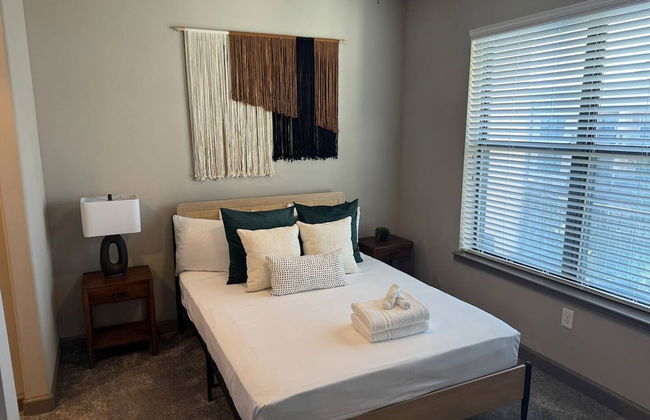 Ebony Ivory Midtown King Bed - Foto 5