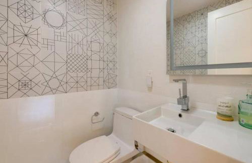 Cape Cod Home w/Ocean View, Roof Top, Pool & Hot Tub - Photo 28