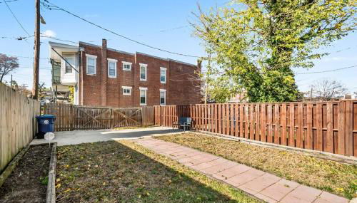 Elegant Reservoir Hill home with parking sleeps 8 - Foto 5