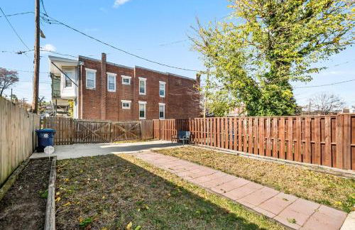 Elegant Reservoir Hill home with parking sleeps 8 - Foto 5