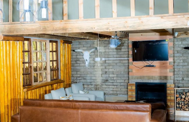 Rustic Luxury Farm Cabin Located in Hwedza - 2031 - Foto 1