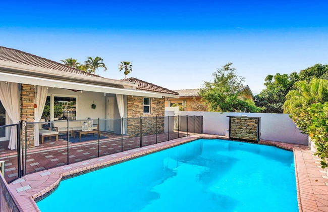 Luxe 4BR Waterfront w Htd Pool 5min to Beach - Foto 31