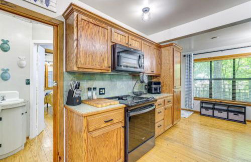 Lake-View Home with Deck and Gas Grill in Bernice! - Foto 8